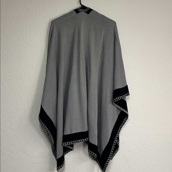Patricia Nash Gray and Black Knit Shawl NWT - Picture 2 of 4